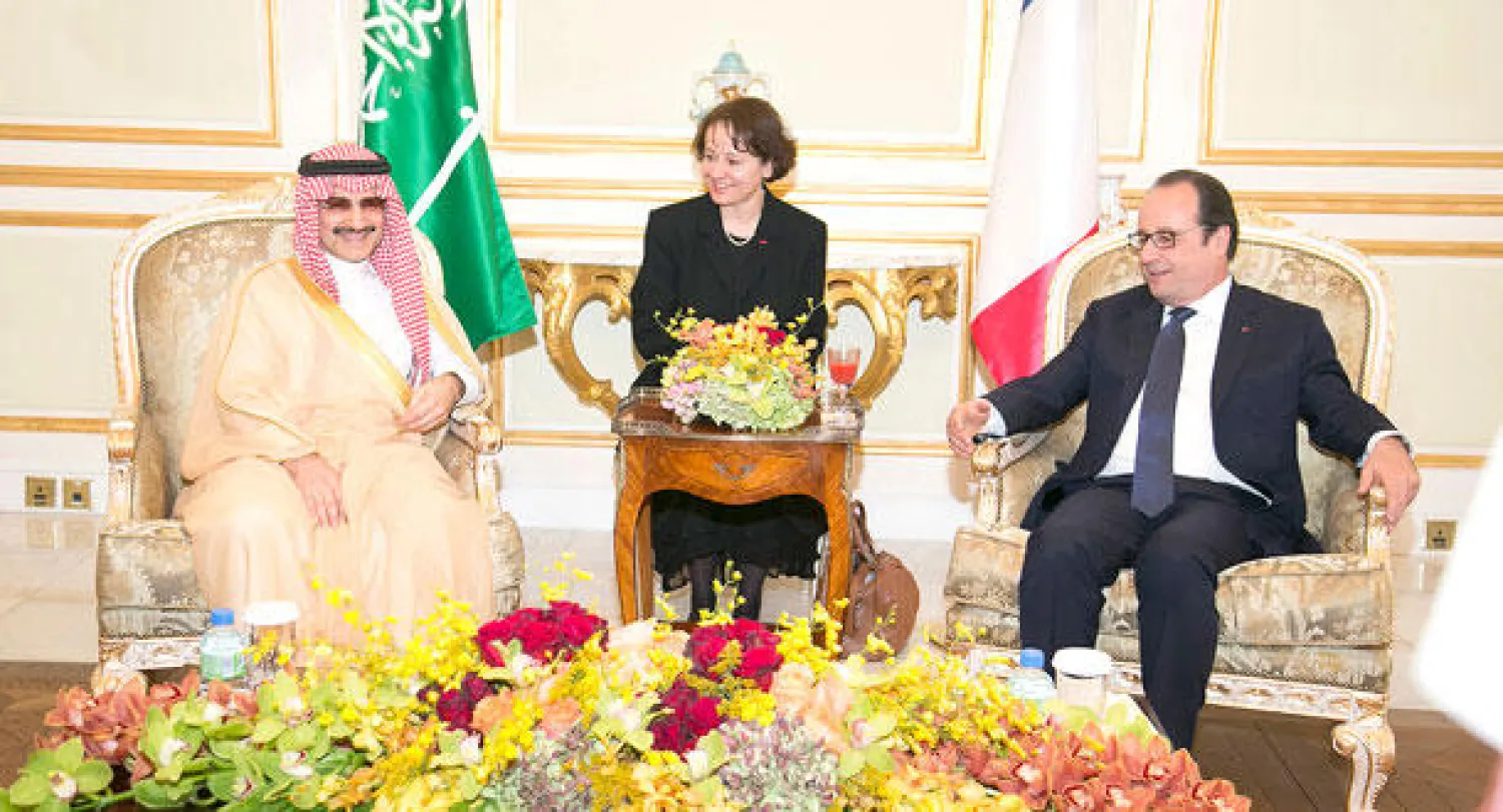 الرئيس الفرنسي والأمير الوليد بن طلال يجتمعان في الرياض