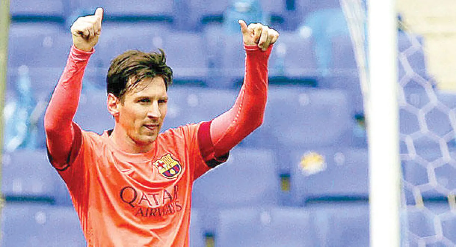 ميسي نجم برشلونة ومصدر الخطورة على فريق البايرن (إ.ب.أ)