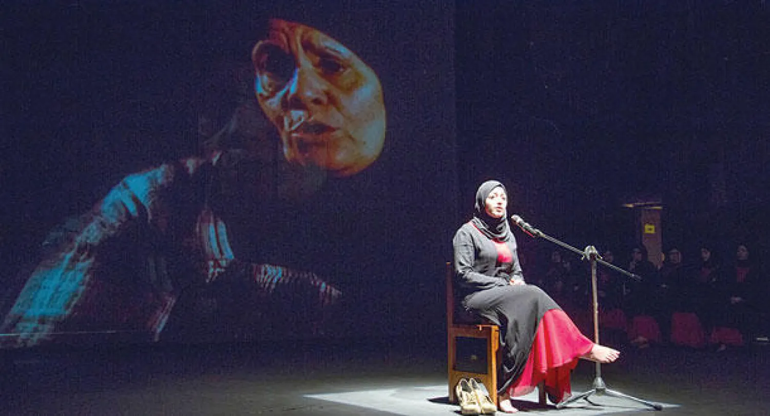 مشهد من مسرحية «أنتيغون شاتيلا»