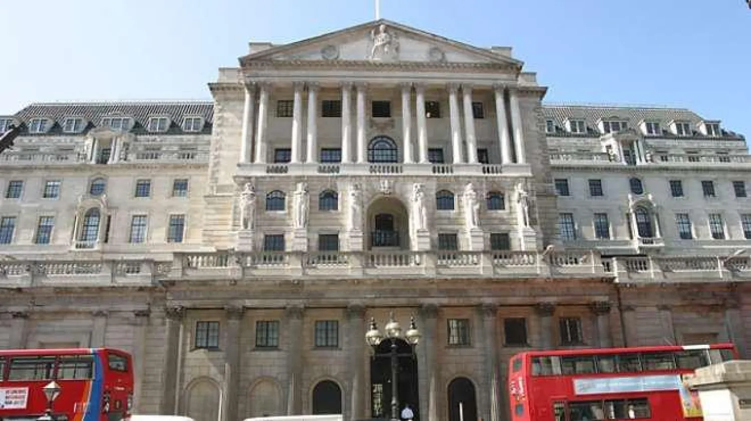 المركزي البريطاني يثبت أسعار الفائدة عند مستوى نصف نقطة مئوية