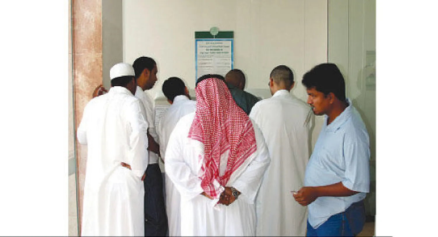 شدد وكيل وزارة العمل على التزام الوزارة بتطبيق برنامج «حماية الأجور» على جميع منشآت القطاع الخاص («الشرق الأوسط»)