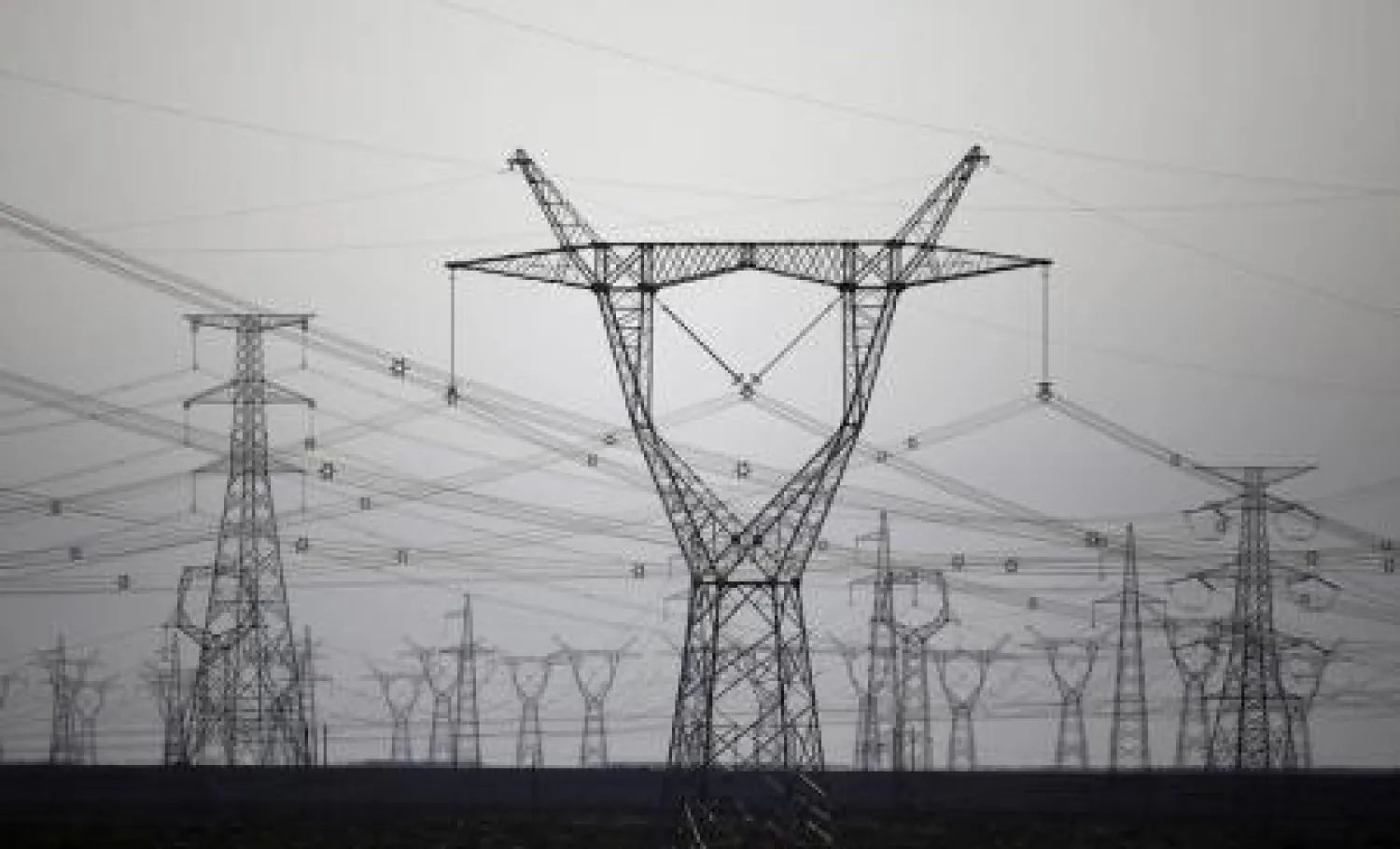 انفجار 4 قنابل في برجي كهرباء شمال القاهرة