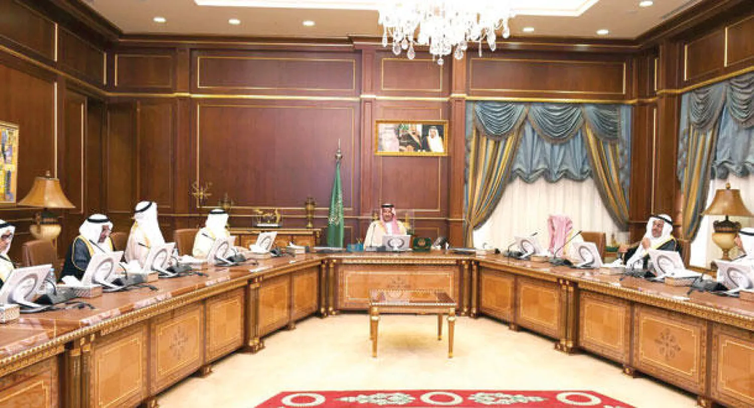 الأمير فيصل بن سلمان بن عبد العزيز خلال ترؤسه اجتماع مجلس إدارة جمعية البر بالمدينة المنورة