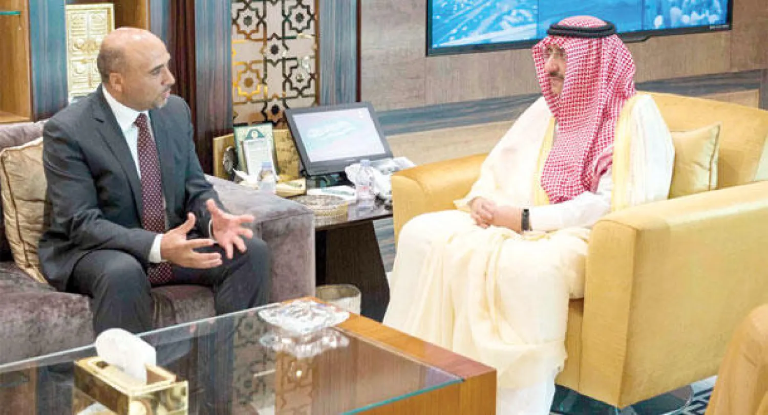 ولي العهد السعودي تلقى رسالة شفهية من الرئيس الباجي قائد السبسي نقلها عضو البرلمان التونسي أحمد العربي مشرقي (واس)