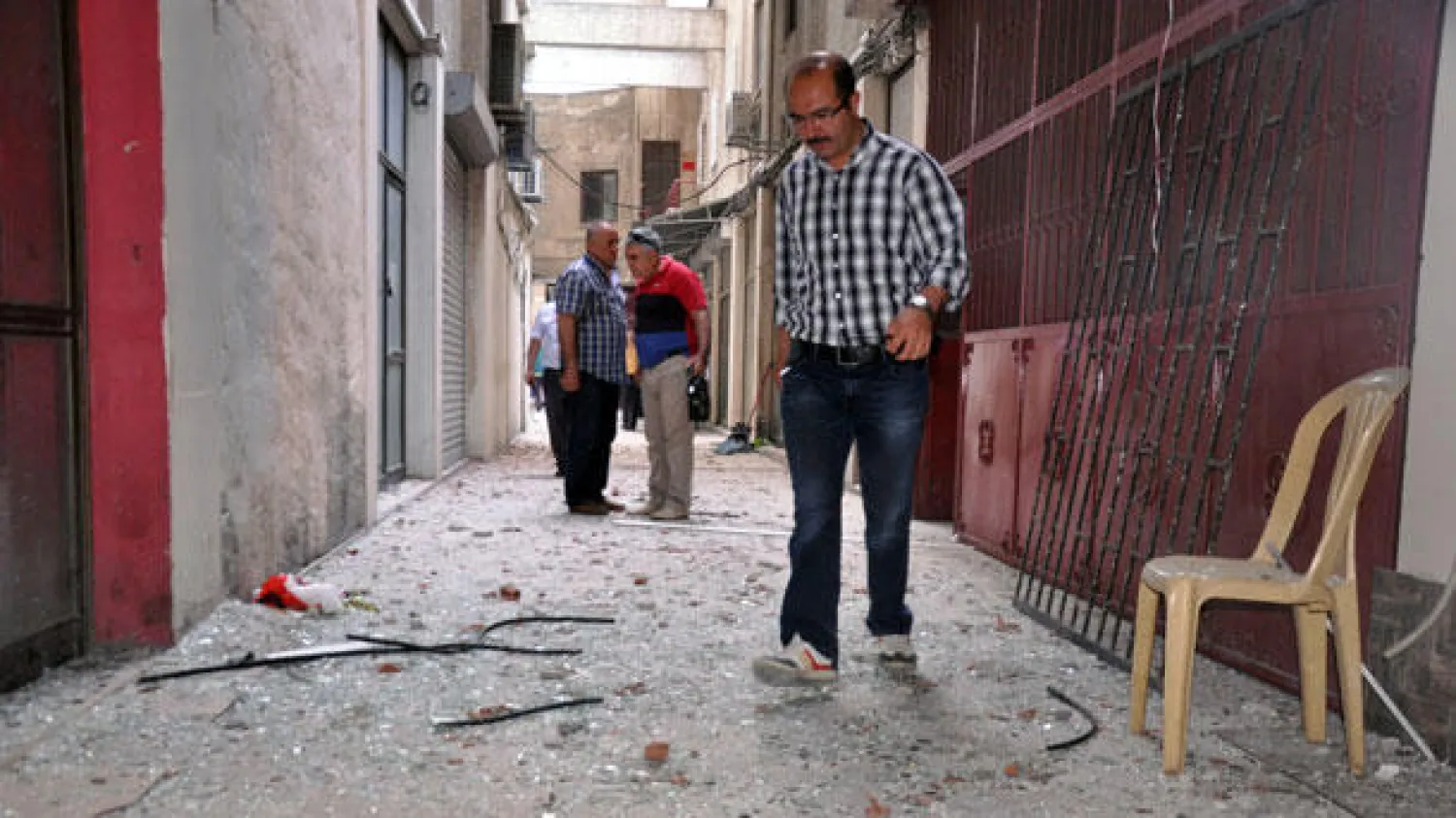 آثار الانفجار الذي طال أمس مراكز حزب الشعب الديمقراطي المحسوب على أكراد تركيا في مدينتي مرسين وأضنة (أ.ب)