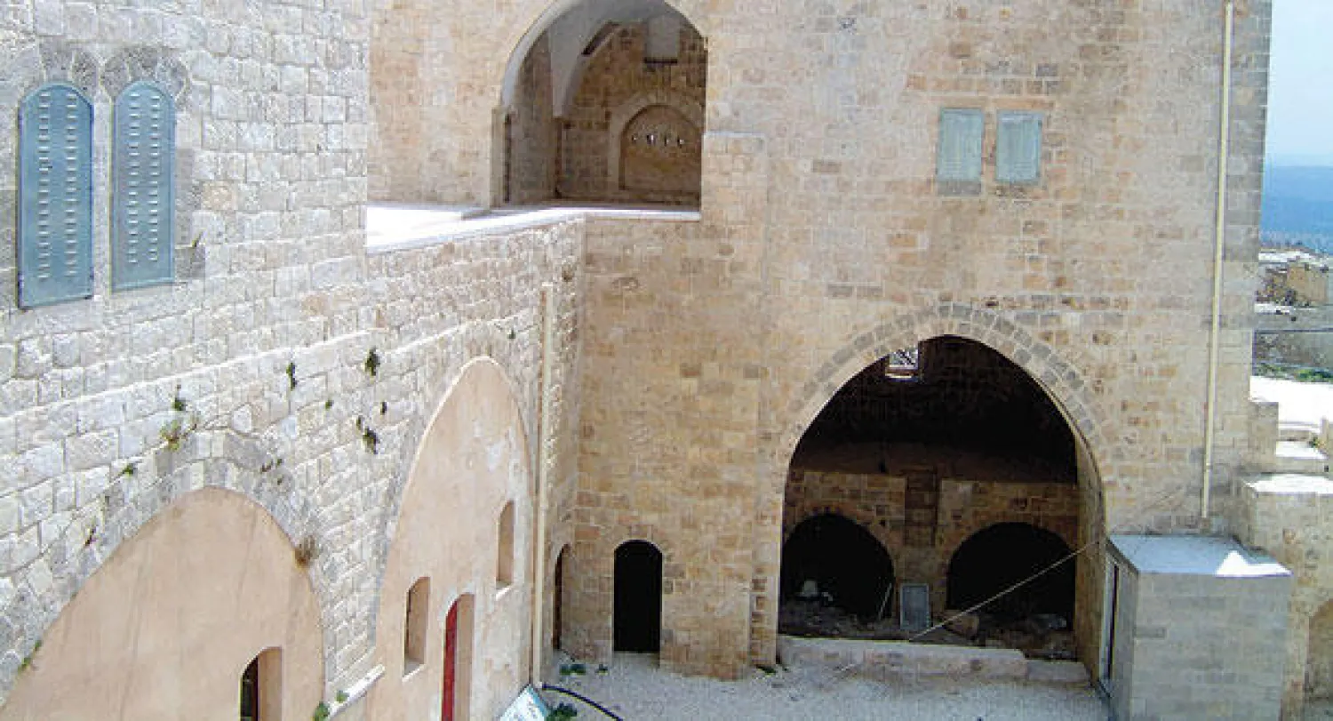 قلعة حصينة في قرية كور