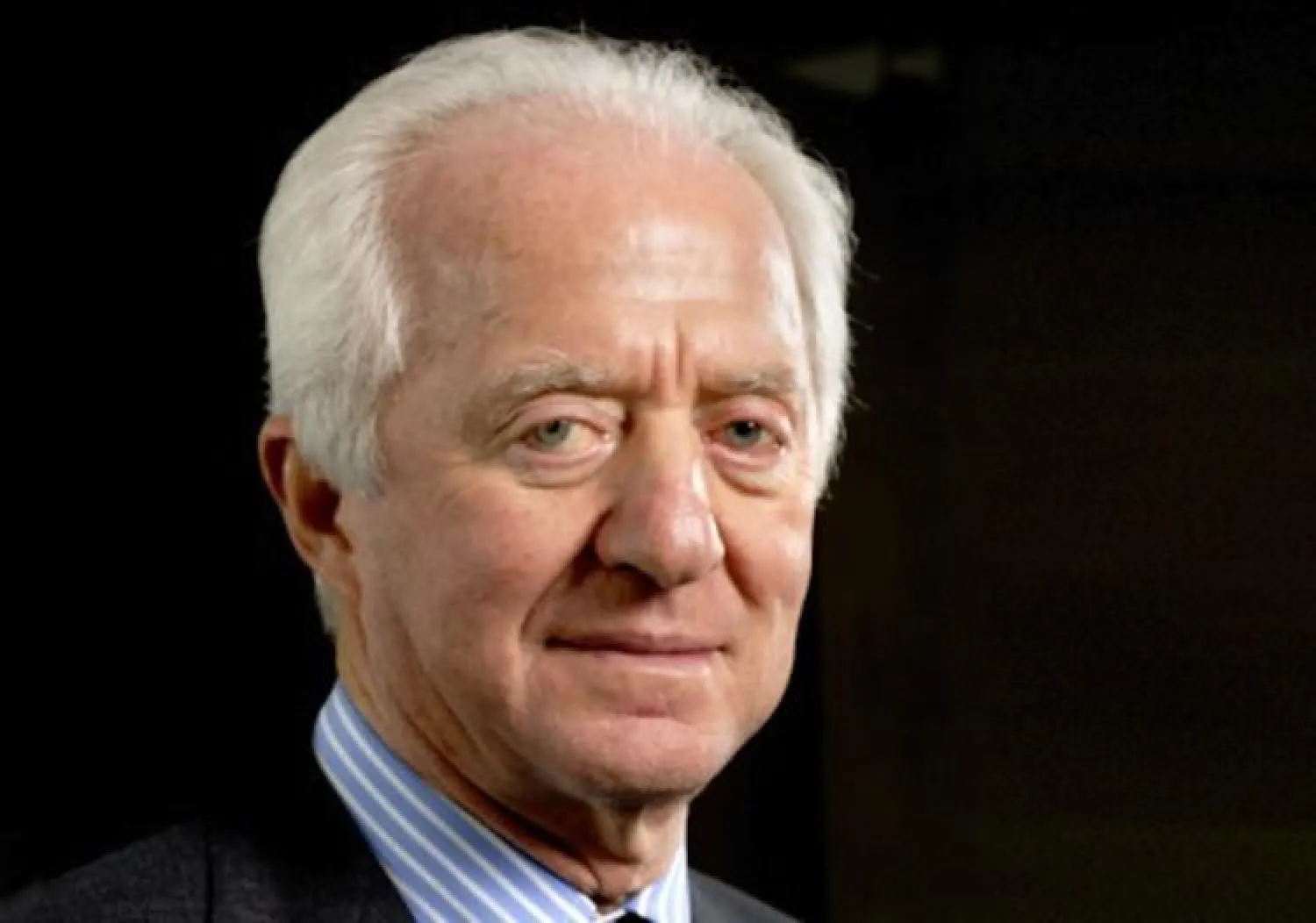 صاحب شركة نظارات عالمية يمنح موظفيه 9 ملايين يورو