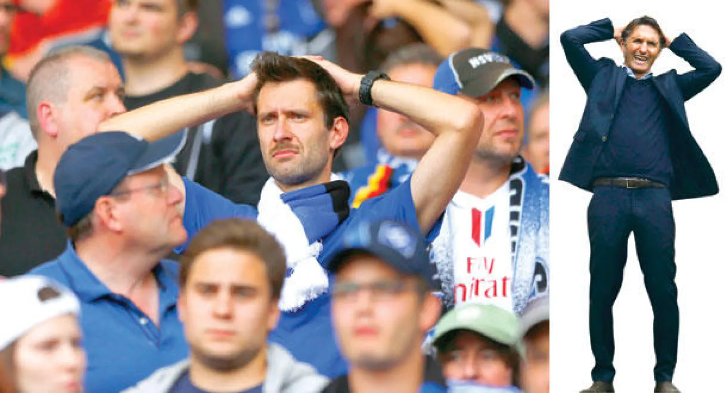 برونو لاباديا مدرب هامبورغ بعد الهزيمة الأسبوع الماضي (رويترز)  -  جماهير هامبورغ الحزينة بعد هزيمة فريقهم السبت الماضي من شتوتغارت (أ.ب)