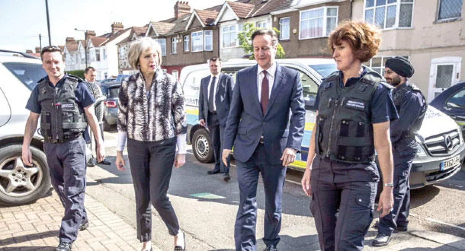 منزل في منطقة ساوثهول بلندن أسفرت عن اعتقال ثلاثة أشخاص أمس (أ.ف.ب)