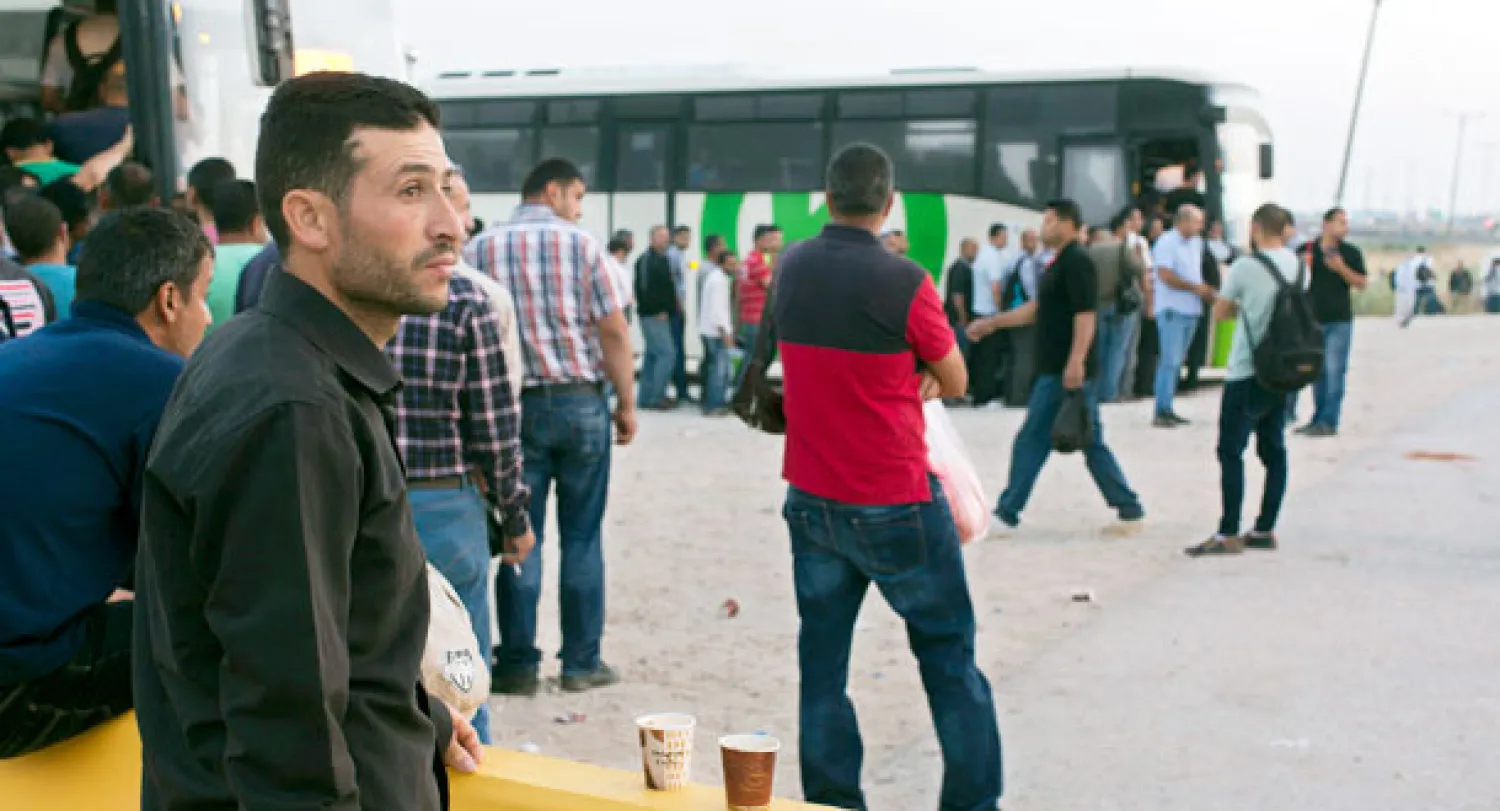 نتنياهو يجمد خطة منع العرب من استخدام حافلات اليهود في الضفة