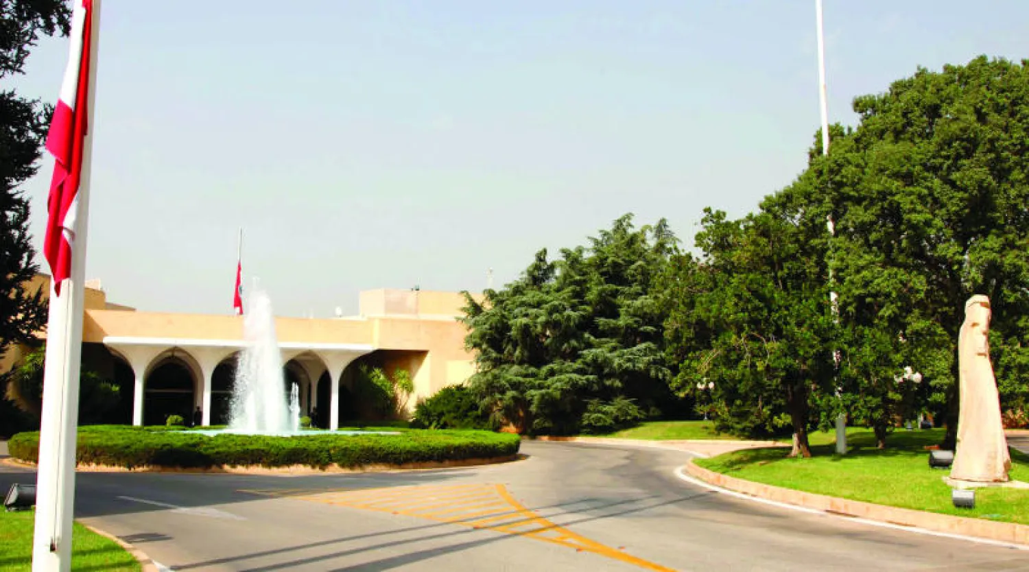 نافورة مياه القصر متوقفة.. وصور رئيس الجمهورية اختفت من المؤسسات الرسمية