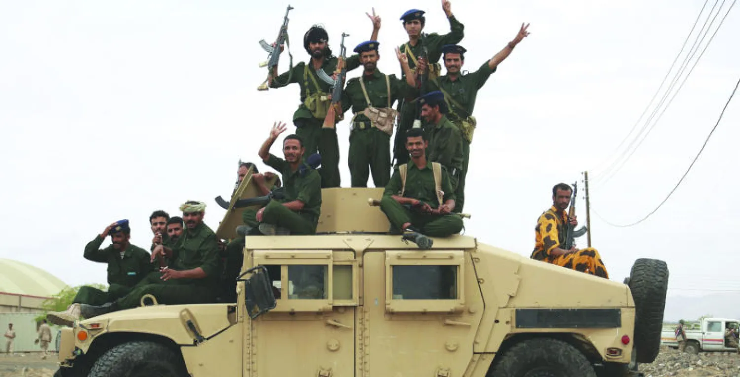 جنود مؤيدون للرئيس عبد ربه منصور هادي على مركبة عسكرية في مدينة مأرب أمس (رويترز)