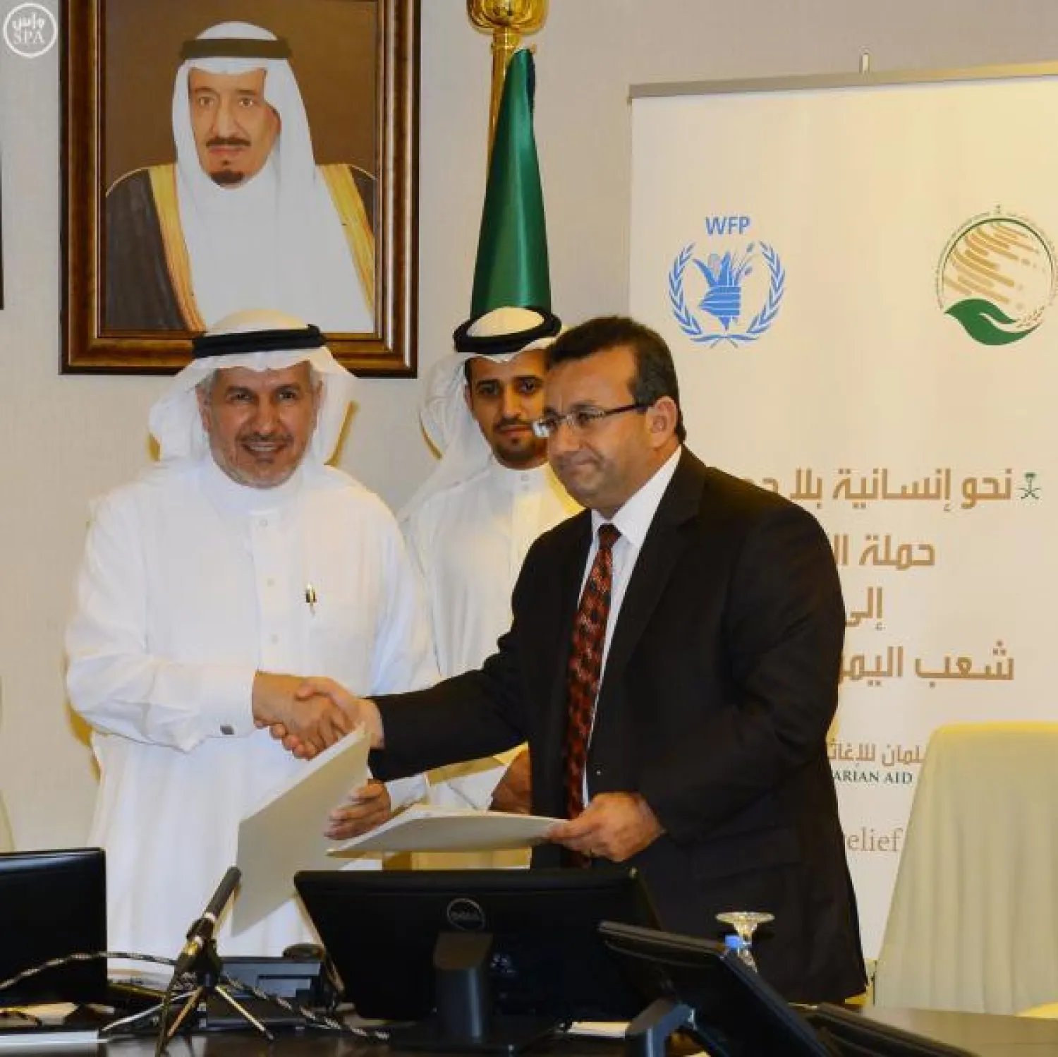 السعودية: توقيع اتفاقية مع «برنامج الغذاء العالمي» لتسليم اليمن 350 طناً من المواد الغذائية والدوائية