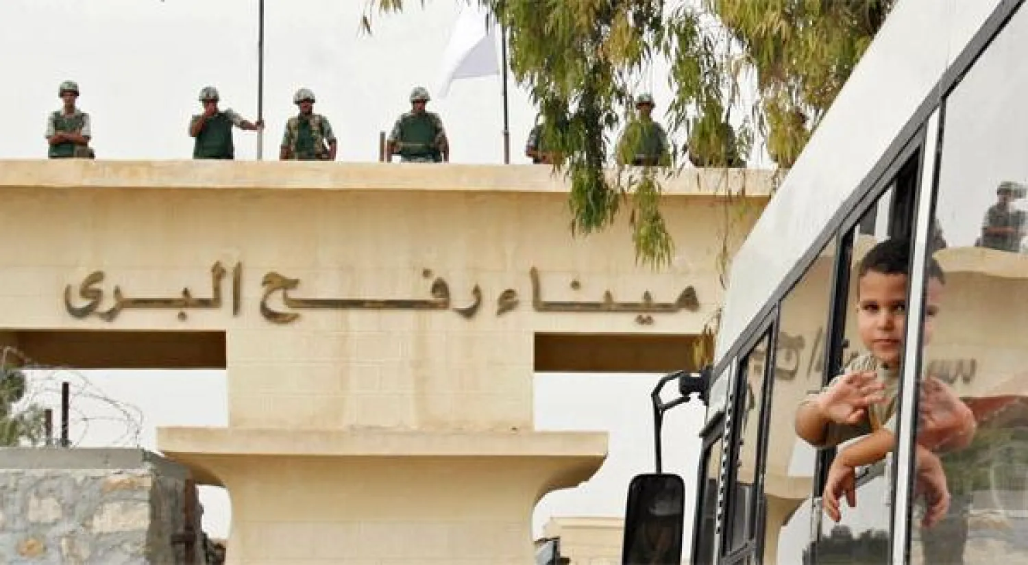 في معبر رفح.. الإنسانيات فوق الأمن