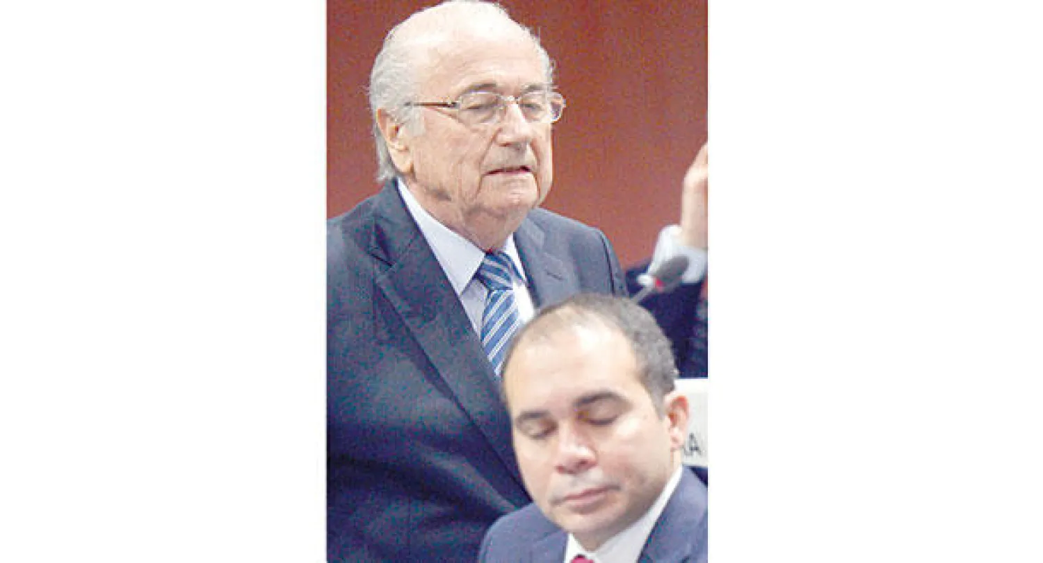 بلاتر والامير علي في كونغرس الفيفا (أ.ب)