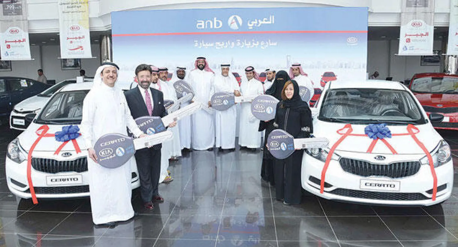 العربي الوطني يهدي عملاءه 22 سيارة