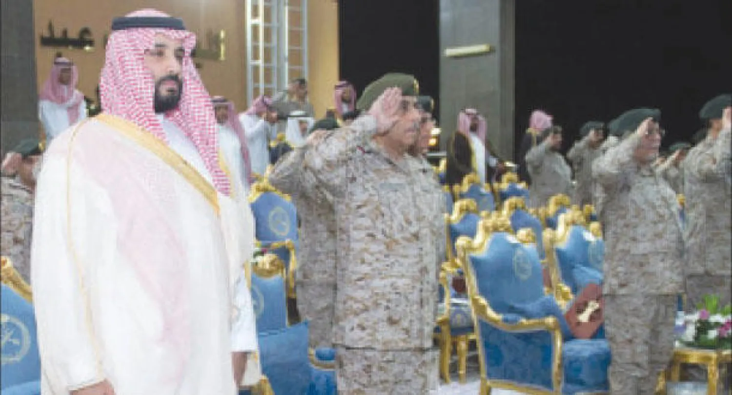 ولي ولي العهد وزير الدفاع خلال رعايته حفل تخريج دفعة جديدة من طلبة كلية الملك عبد الله للدفاع الجوي (واس)