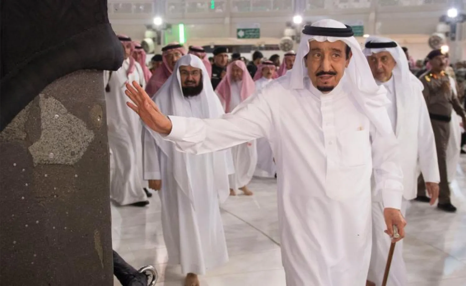 خادم الحرمين الشريفين يزور الحرم المكي ويطلع على توسعة المطاف