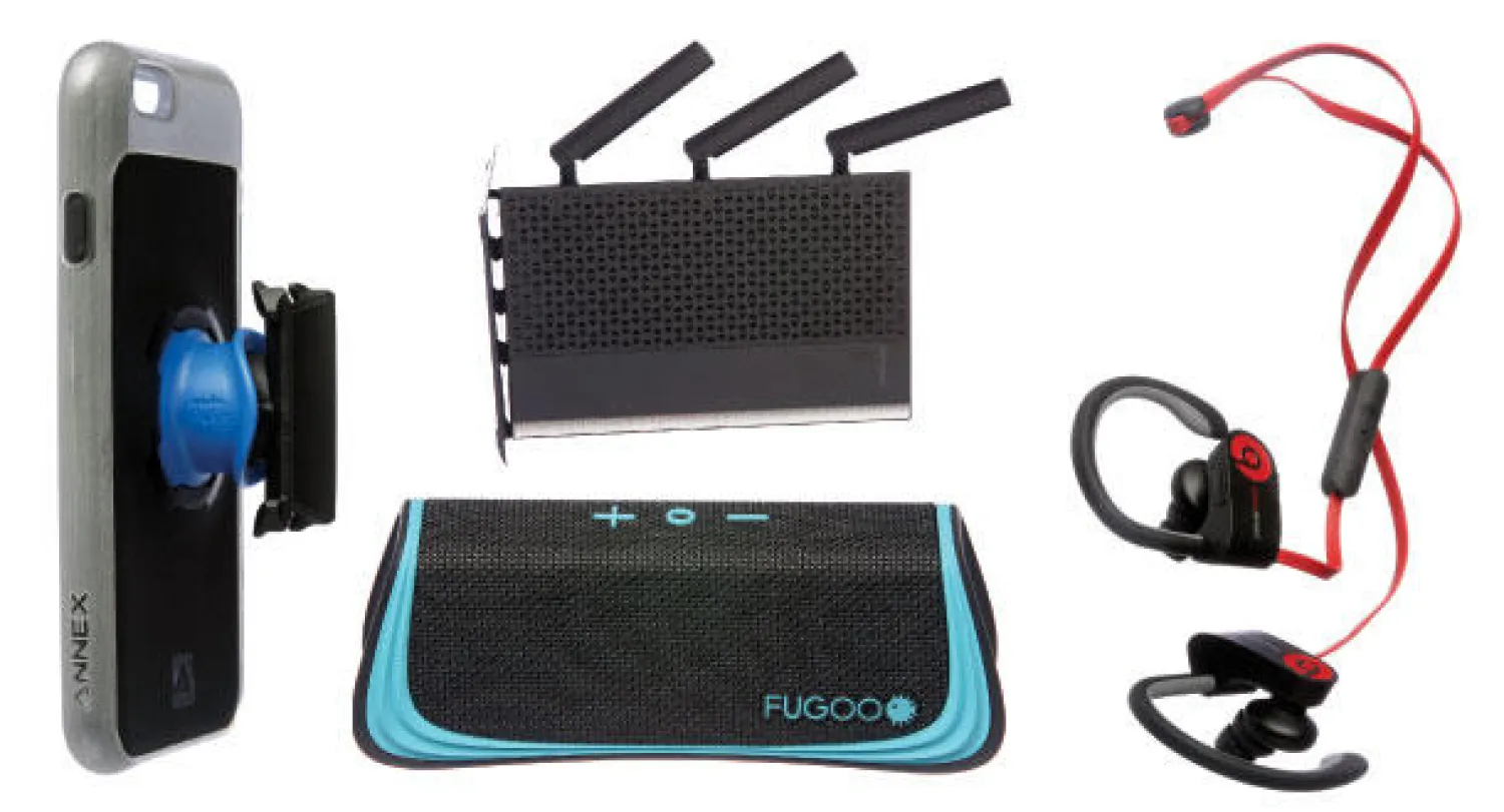 سماعات أذن «باوبيتس2» لاسلكية  -  موسع نطاق الإشارة اللاسلكية  «نايتهوك إيه سي 1900»  -  مكبرات صوت «فوغو»  -  حامل للهاتف الذكي يحتوي على تقنية «جي بي إس» بنظام «كواد لوك ماونتينغ سيستم»