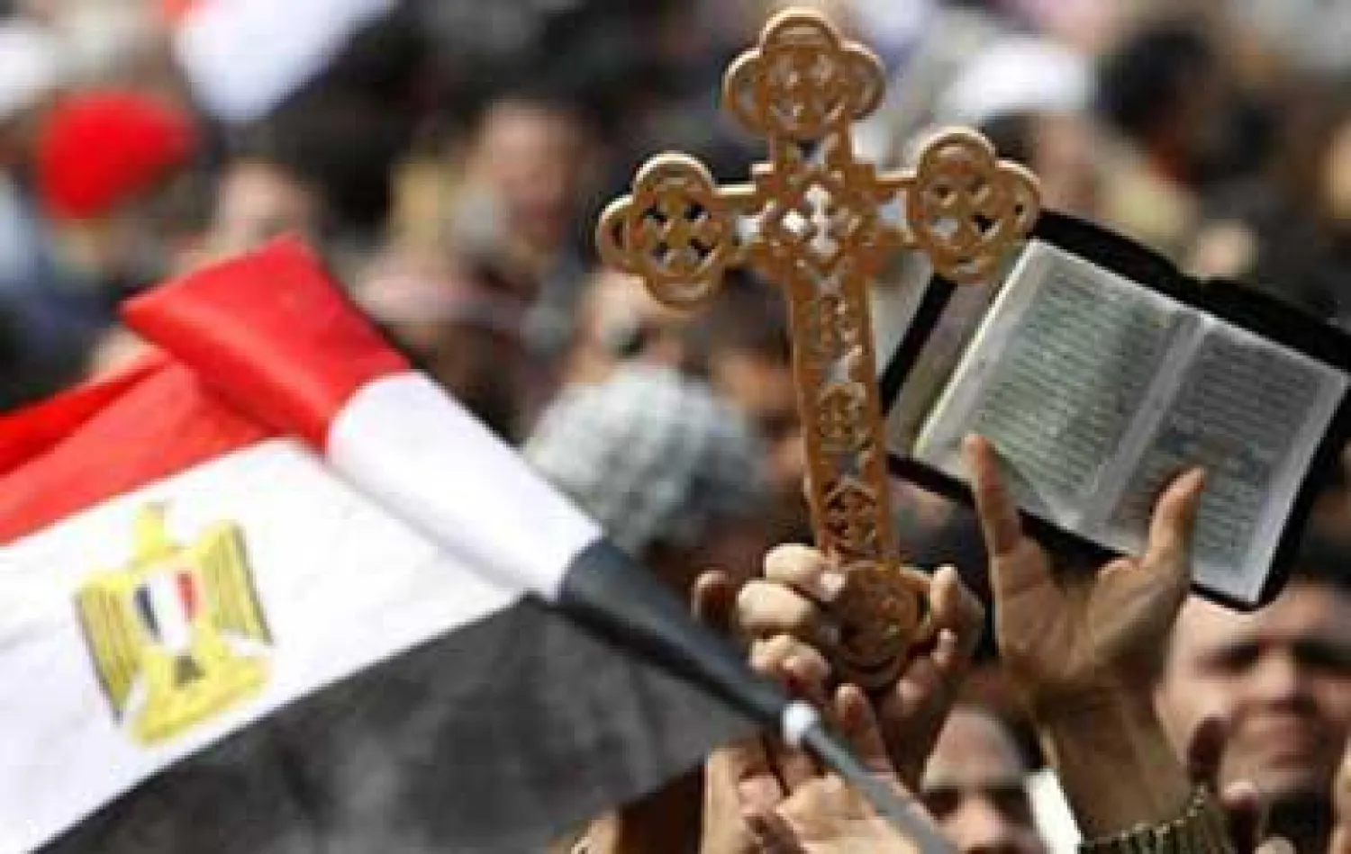 المصريون يتقاسمون حتى في فرحة الاحتفالات الدينية