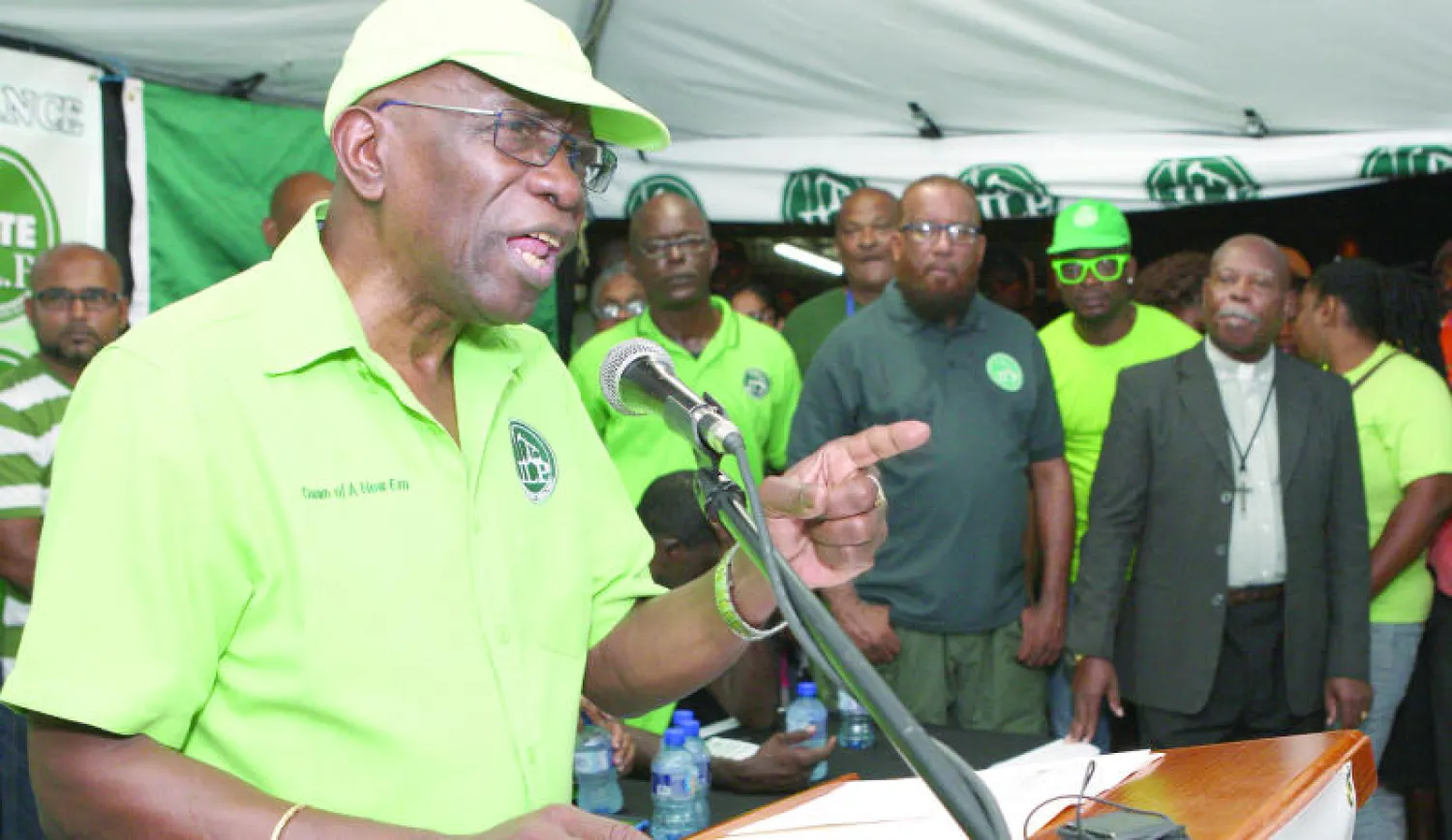 وارنر خلال محاولة تبرئة نفسه (أ.ب)