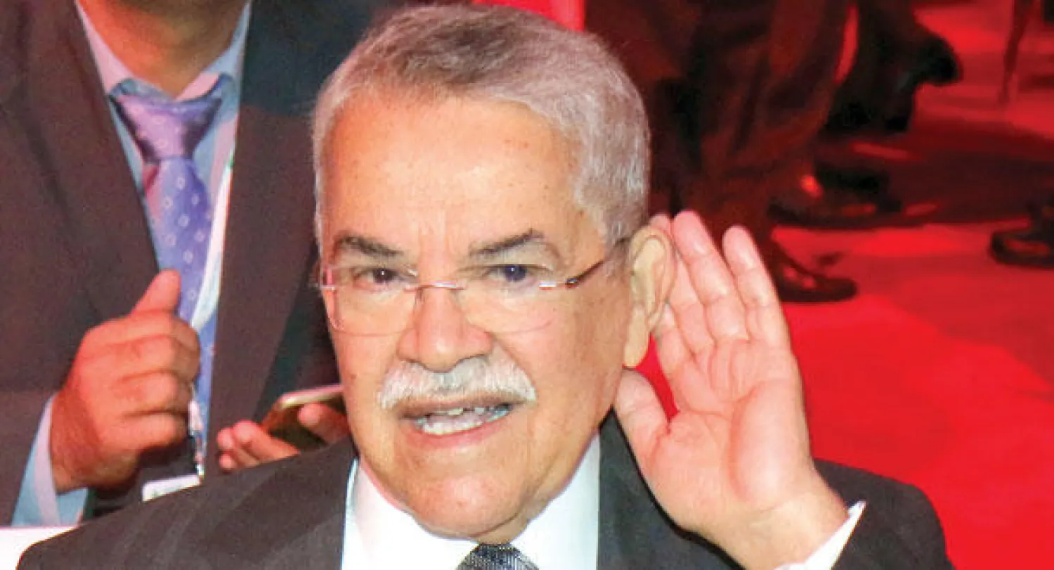 وزير البترول السعودي علي النعيمي خلال مؤتمر لمنظمة «أوبك» في فيينا أمس (أ.ب)