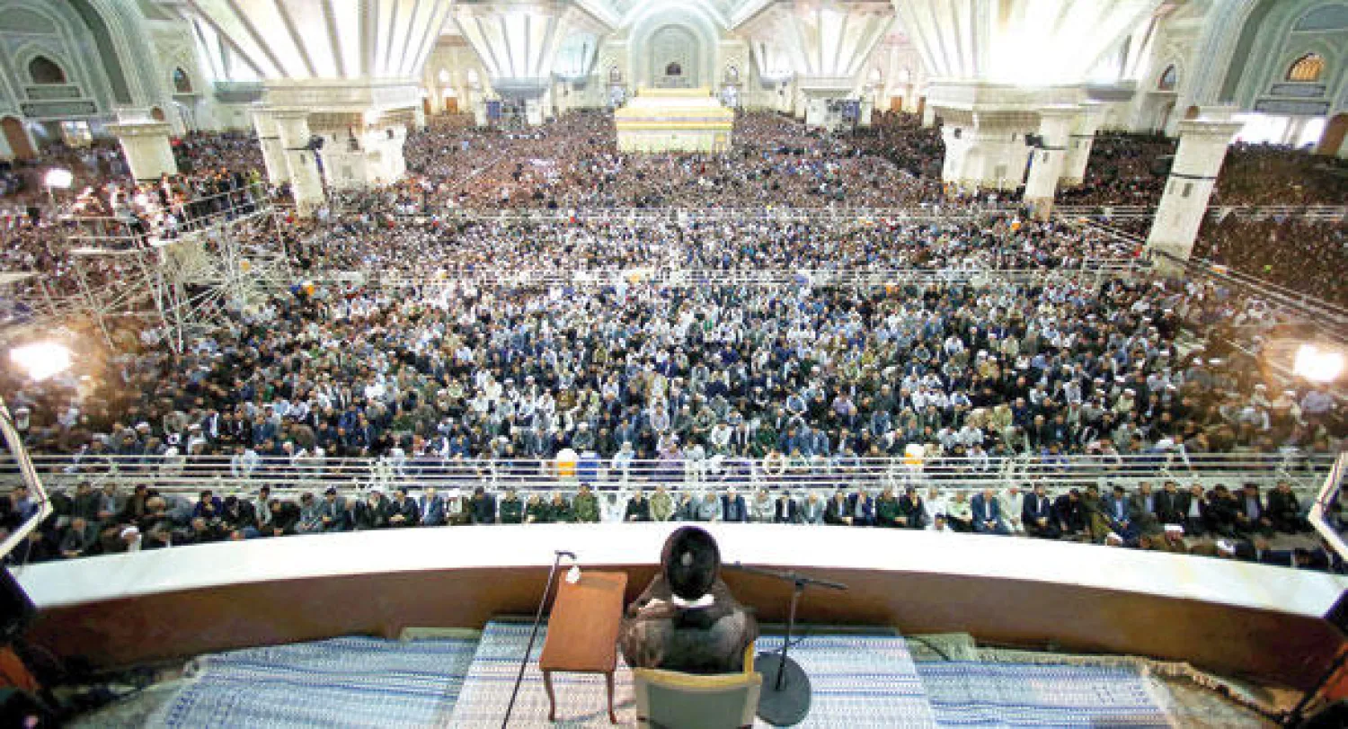 خامنئي يلقي خطابه خلال إحياء ذكرى وفاة الخميني (إ.ب.أ)