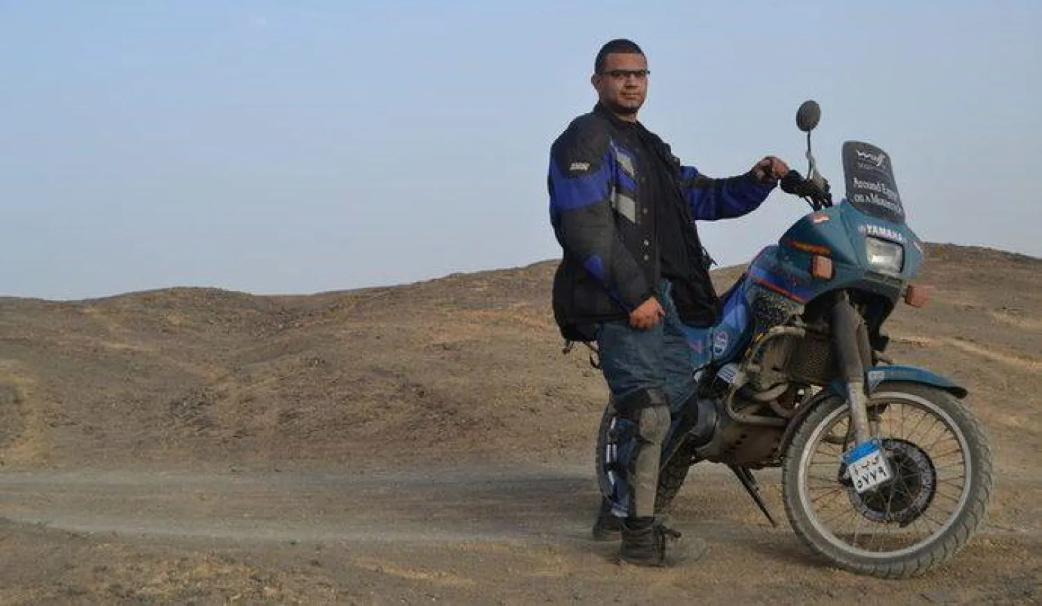المغامر المصري على عبده صاحب صفحة «around Egypt in motorcycle»