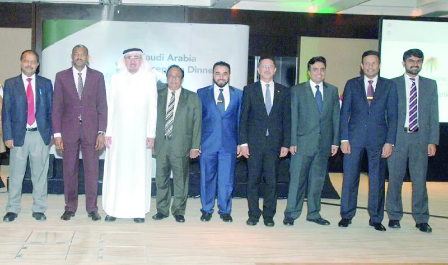 جانب من لقاء وزير العمل السعودي مع ممثلي الدول المرسلة للعمالة على هامش اجتماع منظمة العمل الدولية بجنيف ({الشرق الأوسط})