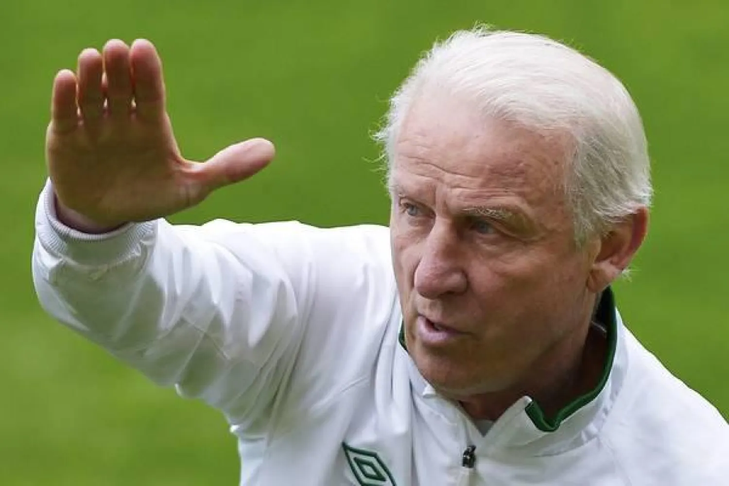 تراباتوني: بلاتر حاول شراء صمتي بعد لمسة يد هنري