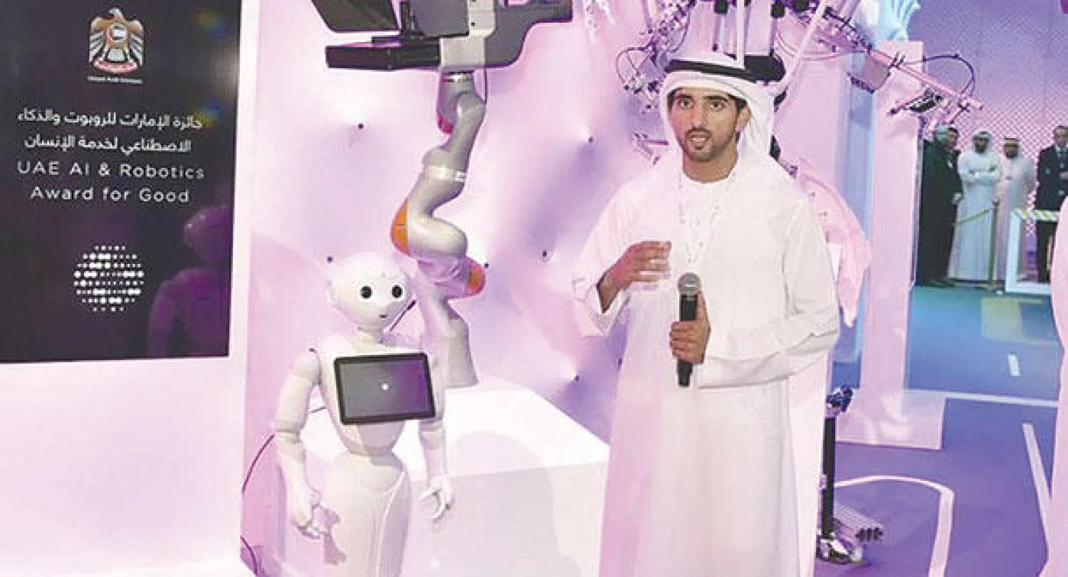 الشيخ حمدان بن محمد عند الإعلان عن جائزة الإمارات للروبوت والإنسان الذكي في فبراير الماضي («الشرق الأوسط»)