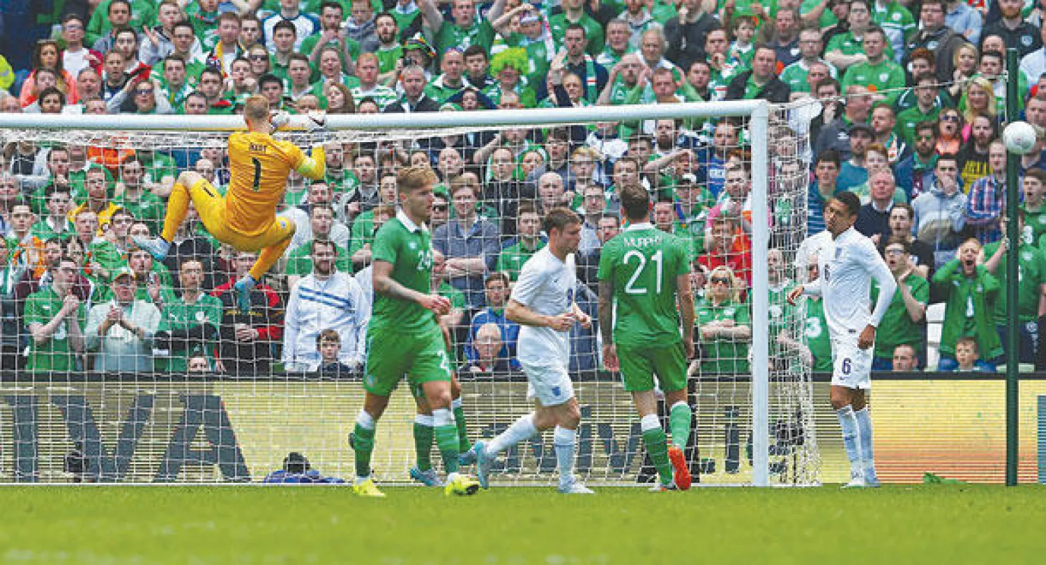 جو هارت حارس منتخب إنجلترا في مباراة آيرلندا أمس (رويترز)