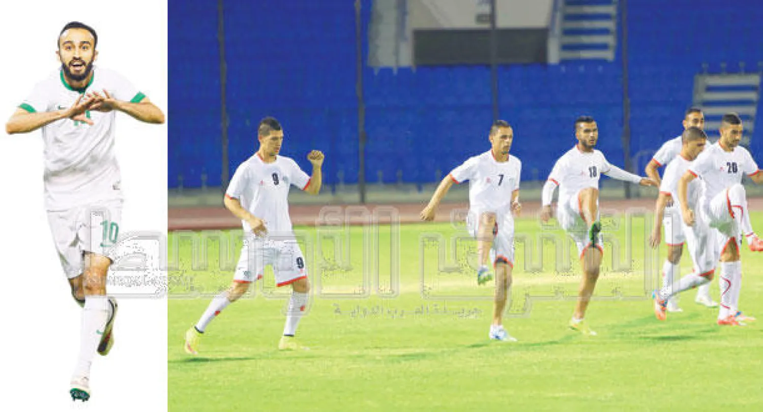 جانب من تدريبات المنتخب الفلسطيني في الدمام (تصوير: صادق الأحمد)  -  محمد السهلاوي.. أمل الهجوم السعودي اليوم (تصوير: عيسى الدبيسي)