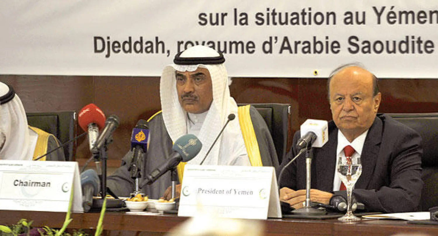 الرئيس اليمني هادي و الشيخ صباح خالد الحمد الصباح خلال اجتماع أمس في جدة (أ.ف.ب)