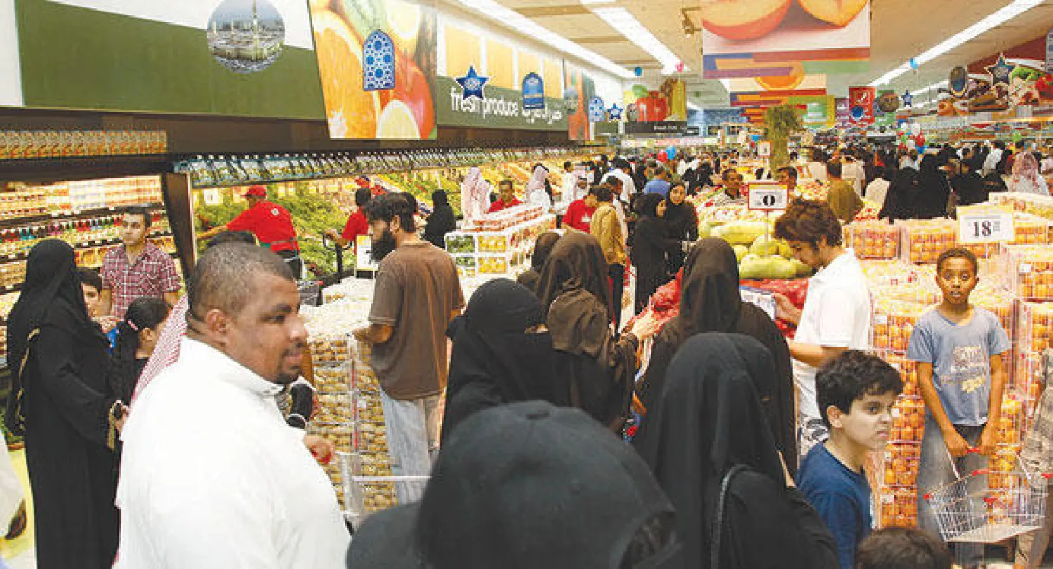 صورة أرشيفية لجانب من أسواق الرياض («الشرق الأوسط»)