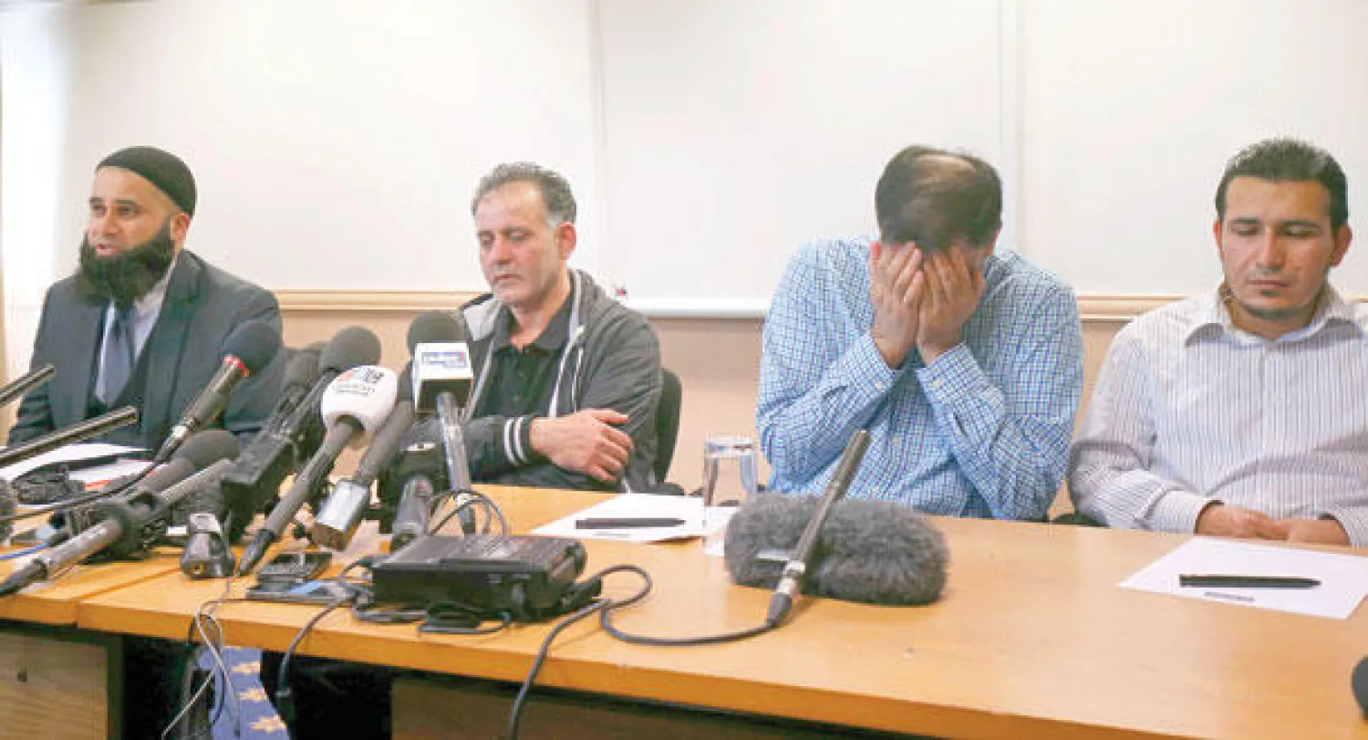 جانب من المؤتمر الصحافي الذي عقده ذوو الأخوات داود اللاتي رحلن مع تسعة من أطفالهن إلى سوريا للانضمام لداعش (رويترز)