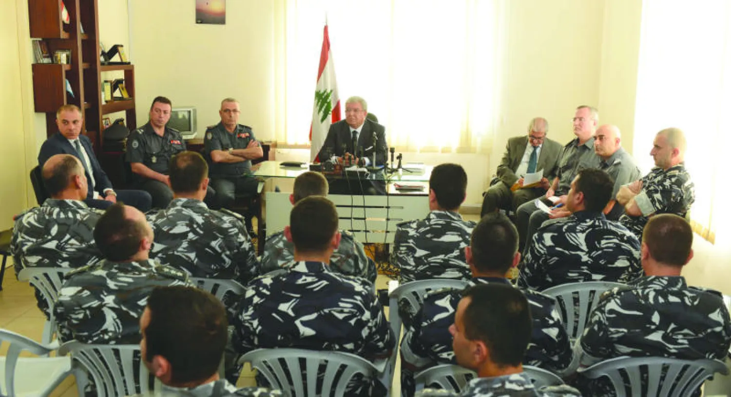 وزير الداخلية اللبناني في زيارة لسجن رومية أمس (تصوير: دالاتي ونهرا)