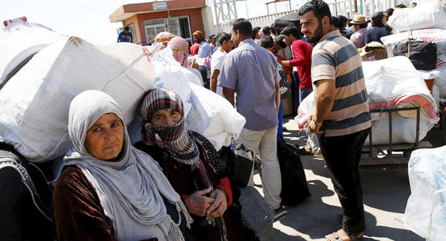 مئات النازحين إلى تركيا يبدأون بالعودة إلى تل أبيض السورية