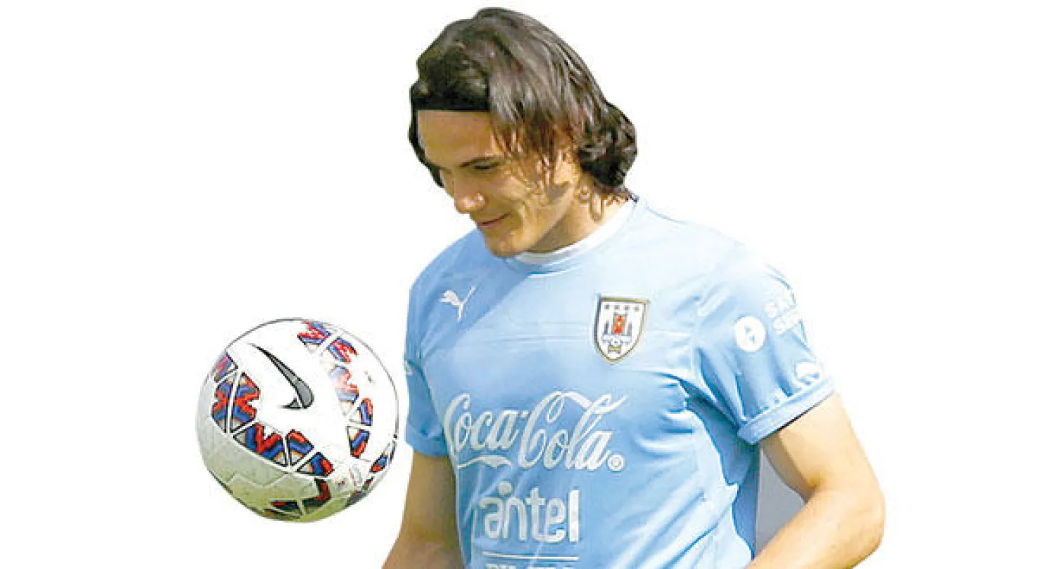 كافاني في اختبار صعب لإثبات جدارته مع الأوروغواي (أ.ف.ب)