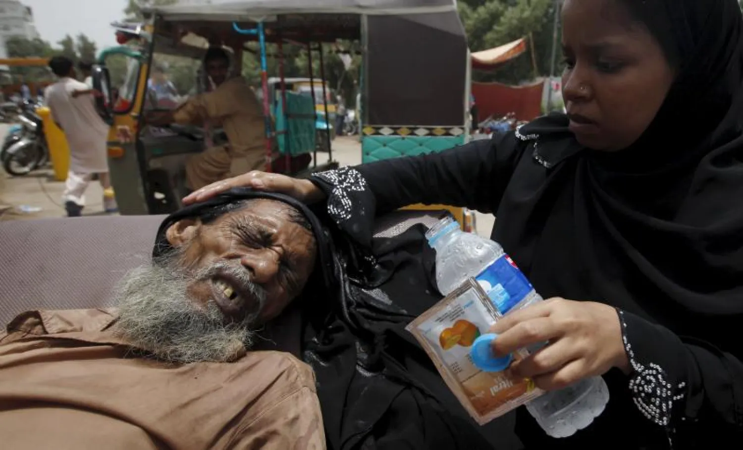 استمرار موجة الحر في باكستان ومصرع أكثر من 780 شخصا