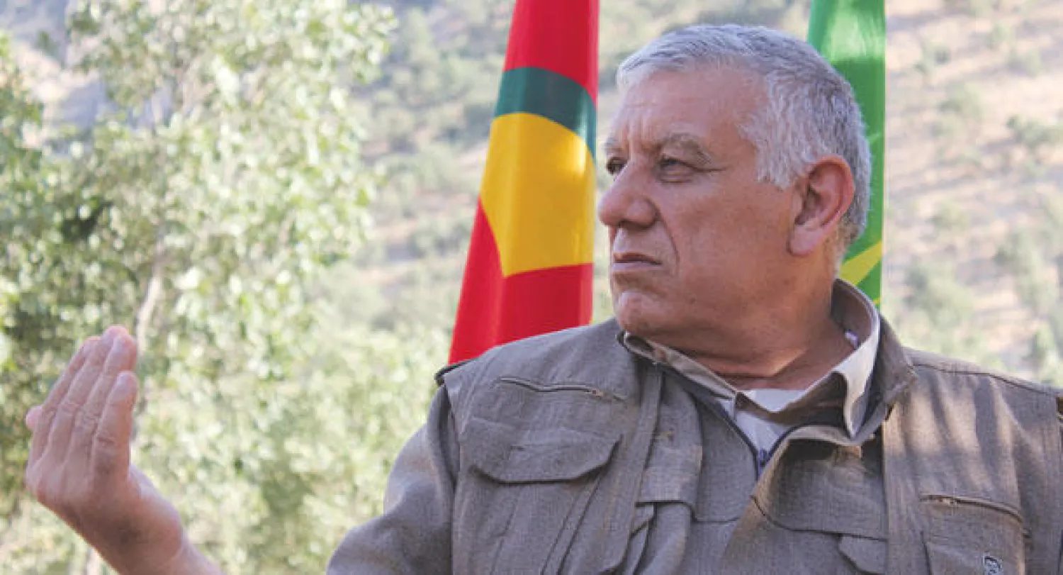 جميل بايك يتحدث لـ«الشرق الأوسط» في جبال قنديل بإقليم كردستان العراق («الشرق الأوسط»)