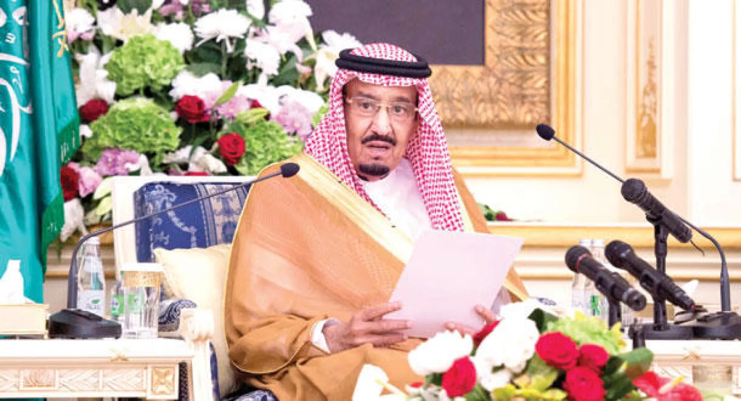 خادم الحرمين الشريفين خلال إلقاء كلمته في حفل وضع حجر الأساس لمشروع {خير مكة} في قصر السلام الليلة قبل الماضية (واس)