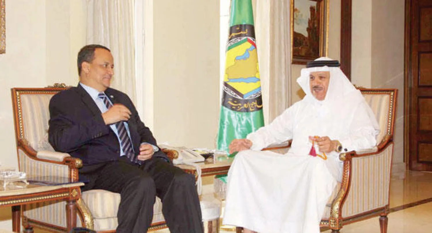 الأمين العام لمجلس التعاون لدى اجتماعه مع مبعوث الأمين العام للأمم المتحدة إلى الجمهورية اليمنية أمس ({الشرق الأوسط})