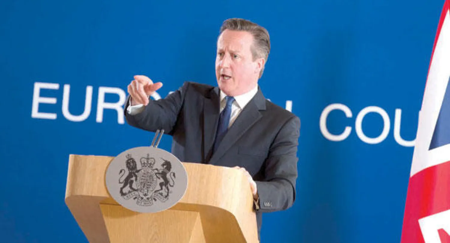 رئيس الوزراء البريطاني ديفيد كاميرون يلقي كلمته في ختام اجتماعات القمة الأوروبية في بروكسل الجمعة (أ.ب)