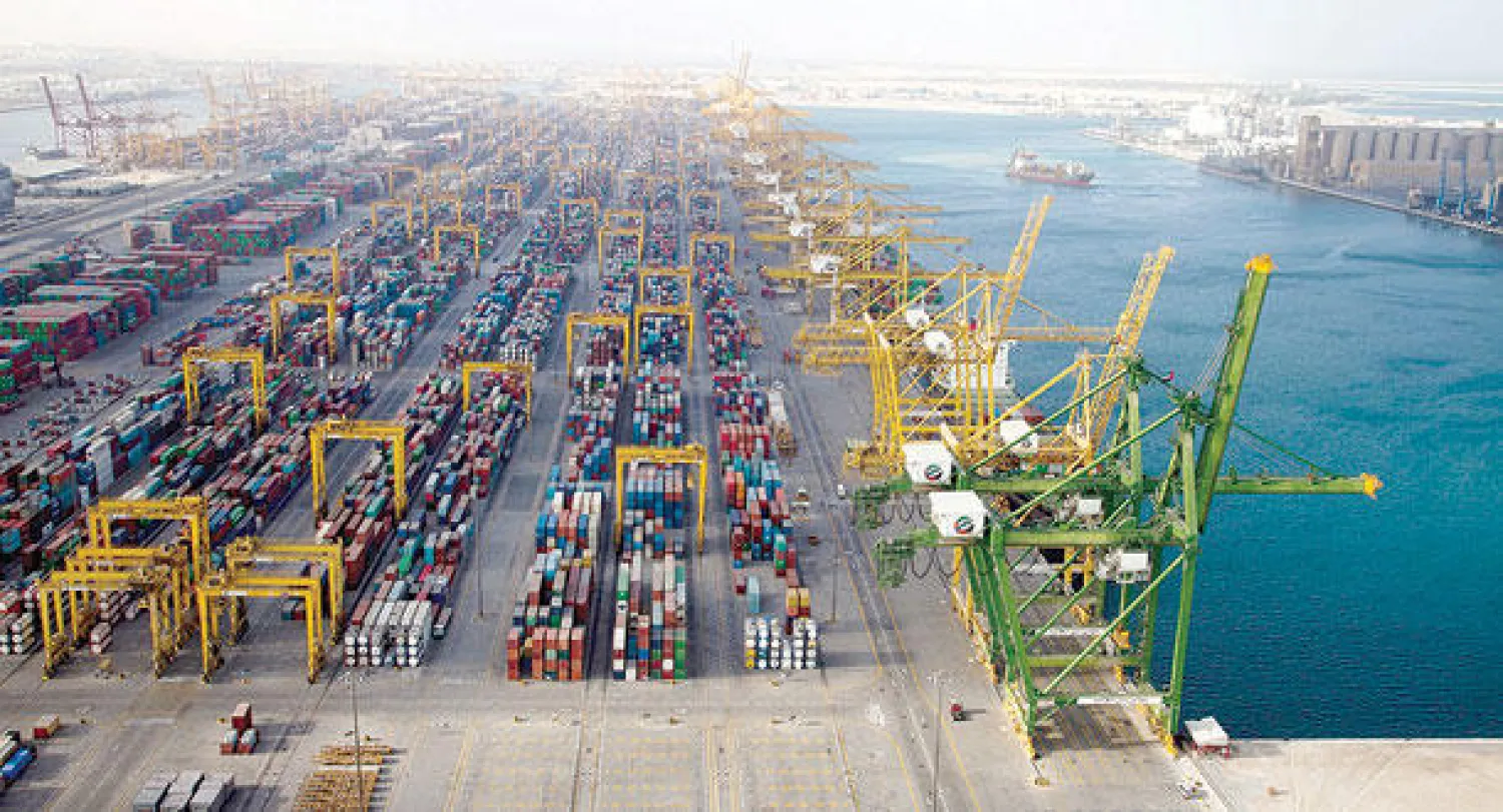 يعد قطاع النقل واحدًا من أهم ثلاثة قطاعات مع التجارة والصناعة مساهمة في اقتصاد دبي («الشرق الاوسط»)