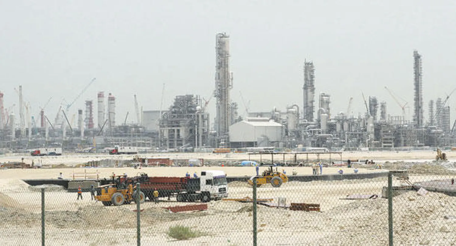 محطة تحلية رأس الخير أضخم مشروع تحلية في العالم سيتولى القطاع الخاص تشغيلها عند اكتمال المشروع ({الشرق الأوسط})