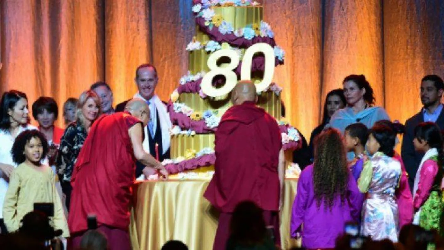 الدالاي لاما يدعو إلى الرأفة في عيده الثمانين