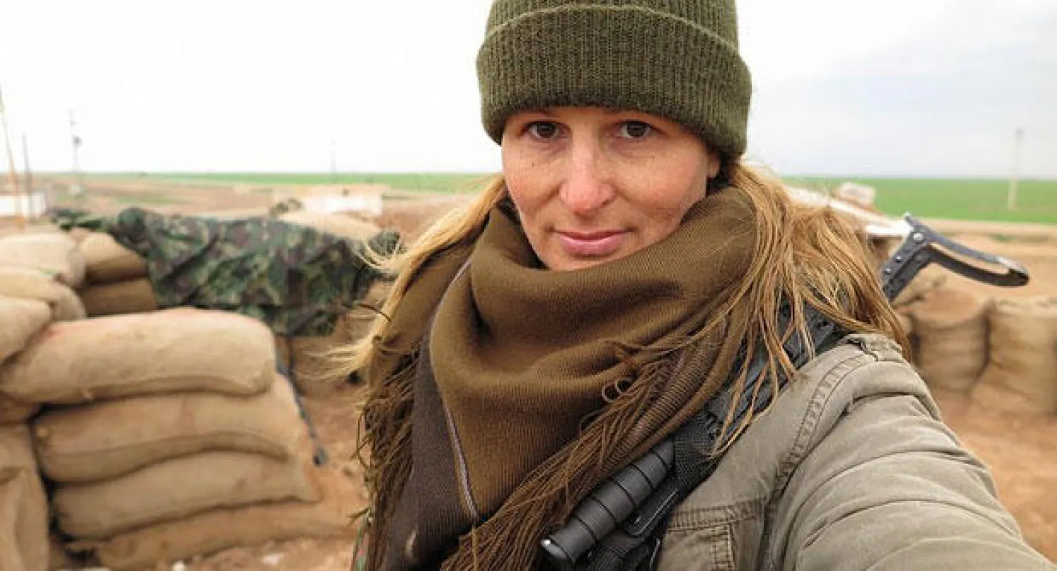 مشهد لمصرع طفلة بسوريا يجعل عارضة أزياء كندية تحارب «داعش»