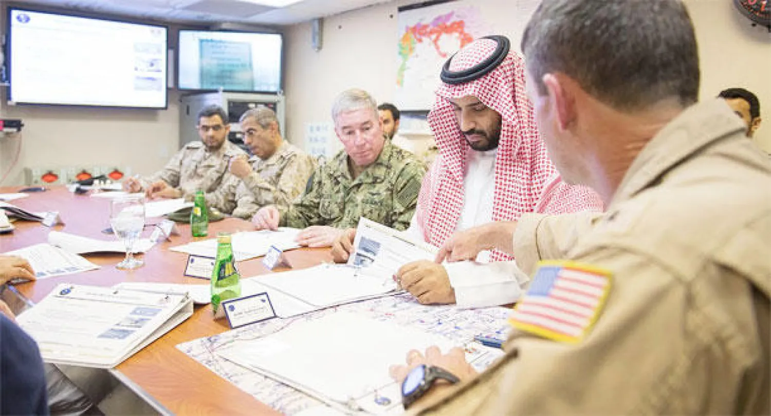 ولي ولي العهد السعودي يزور حاملة طائرات أميركية في مياه الخليج