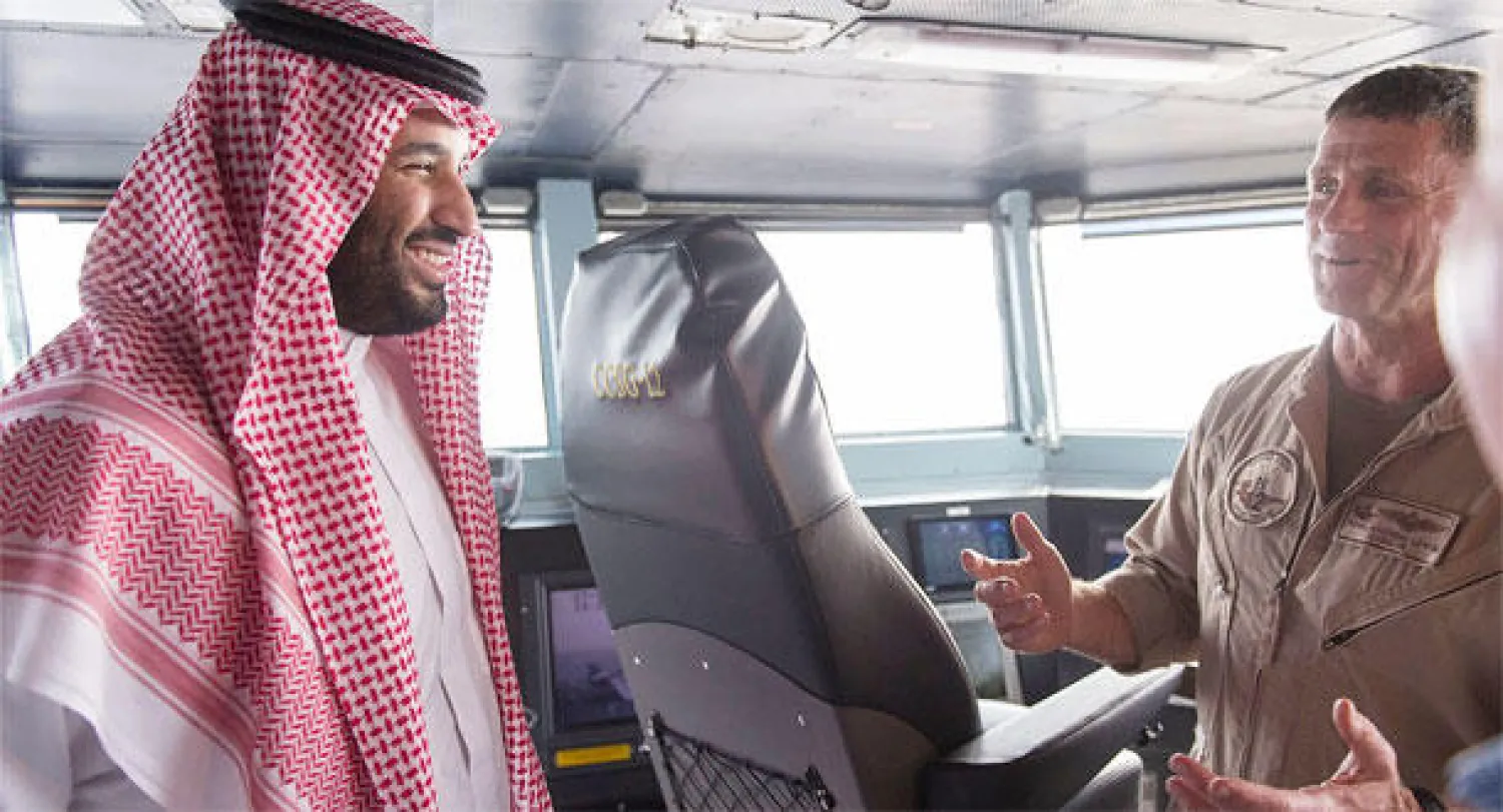 ولي ولي العهد السعودي يزور حاملة طائرات أميركية في مياه الخليج
